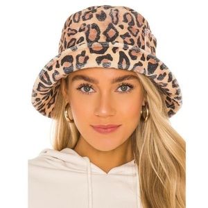 Lack of color bucket hat in as new condition M/L